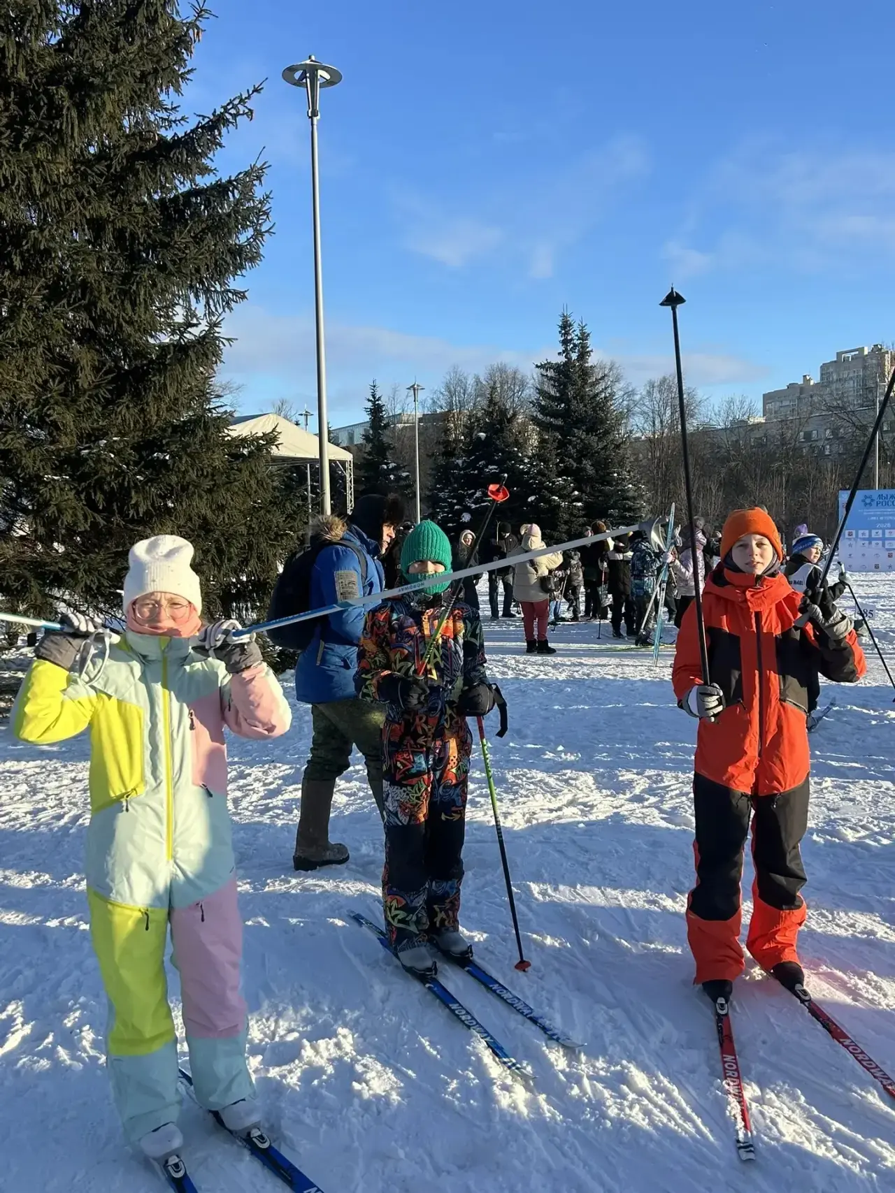 ⛷️ ЛЫЖНЯ - 2026 ⛷️  Под ярким зимним солнцем и свежим морозным ветром, наша 351-я школа не смогла се