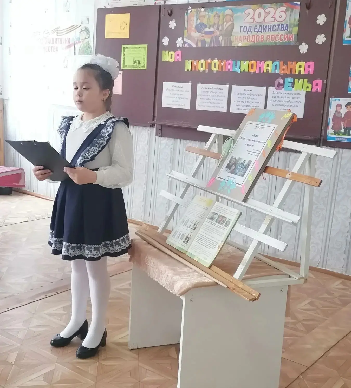 Сегодня в начальных классах ярко и красочно прошла защита проектов ✨. Девочки представи...