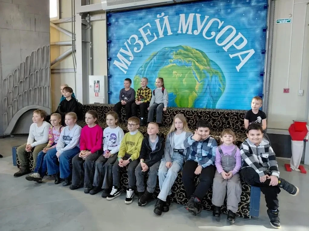 ✨ Экскурсия в Калужскую область: искусство мусора и секреты конфет ✨  14 марта ученики 1 «А» и 1 «Б»