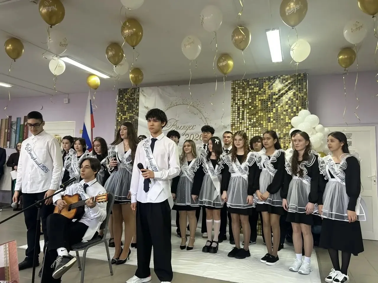 🔔 Вот и прозвенел последний звонок для выпускников школы № 15!

Сегодня вы закрываете одну главу — 