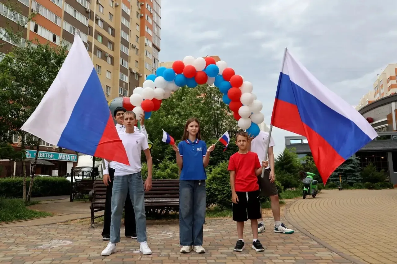 🎉 ДЕНЬ РОССИИ  
Ко Дню России в школе № 45 города Ставрополя для ребят прошла яркая и душевная праз