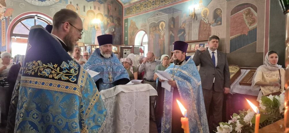 Предание и история По преданию, незадолго до Успения Богородица передала Пояс и Ризу двум благочести