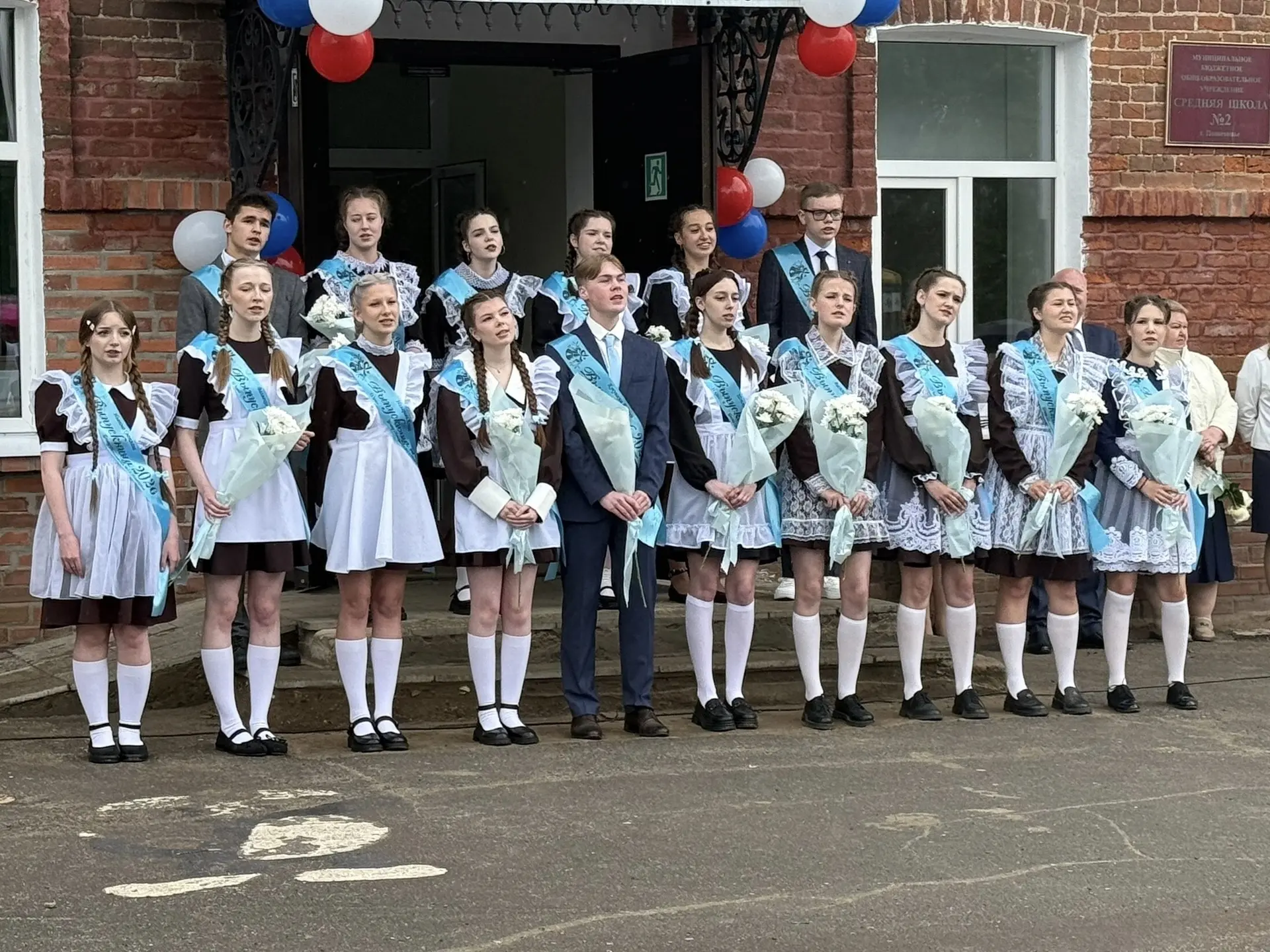 В ДОБРЫЙ ПУТЬ ВЫПУСКНИКИ 🤍🕊️ 
Праздник последнего звонка получился особенным: торжественным, радос