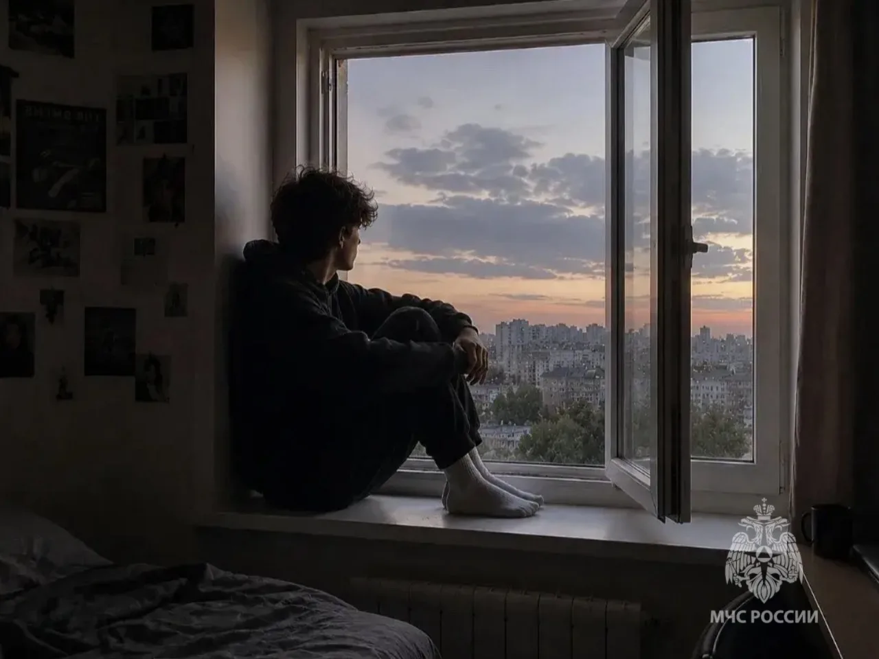❗ 17-летний мальчик выпал из окна в Калининграде 

⭕Сегодня в 17:25 от оператора «Системы-112» посту