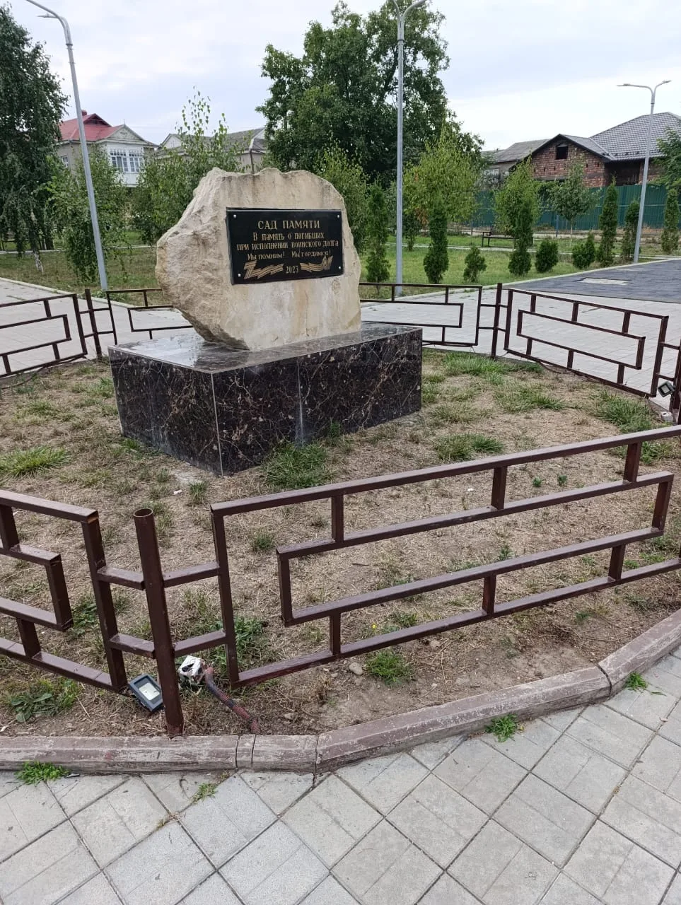 Работники МБУ «Благоустройство села Касумкент» при АСП «сельсовет Касумкентский» продол...