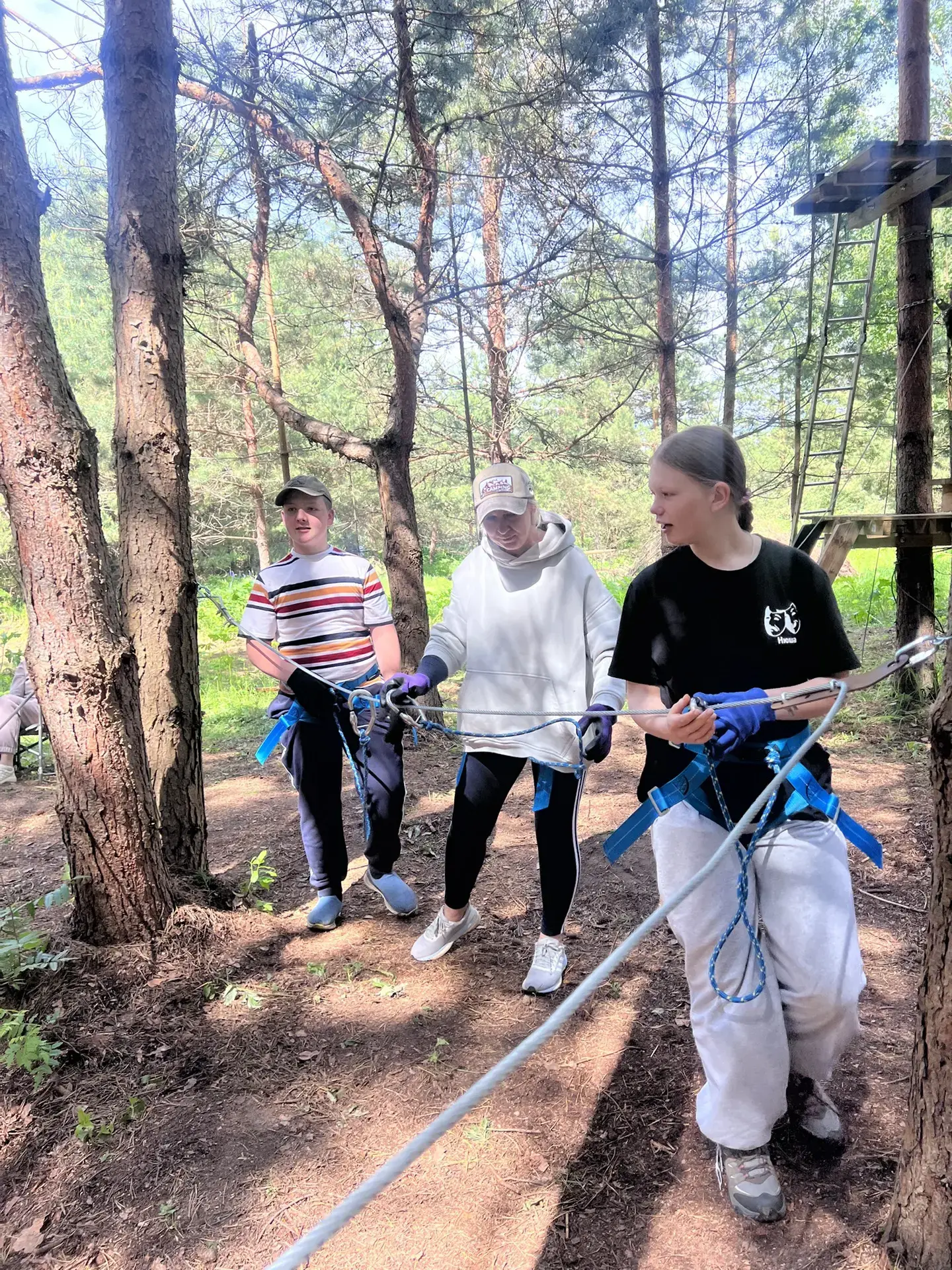 👫Поездка  в канатный парк.
В конце учебного года, 31 мая , наш 7‑й класс отправился в загородный ко