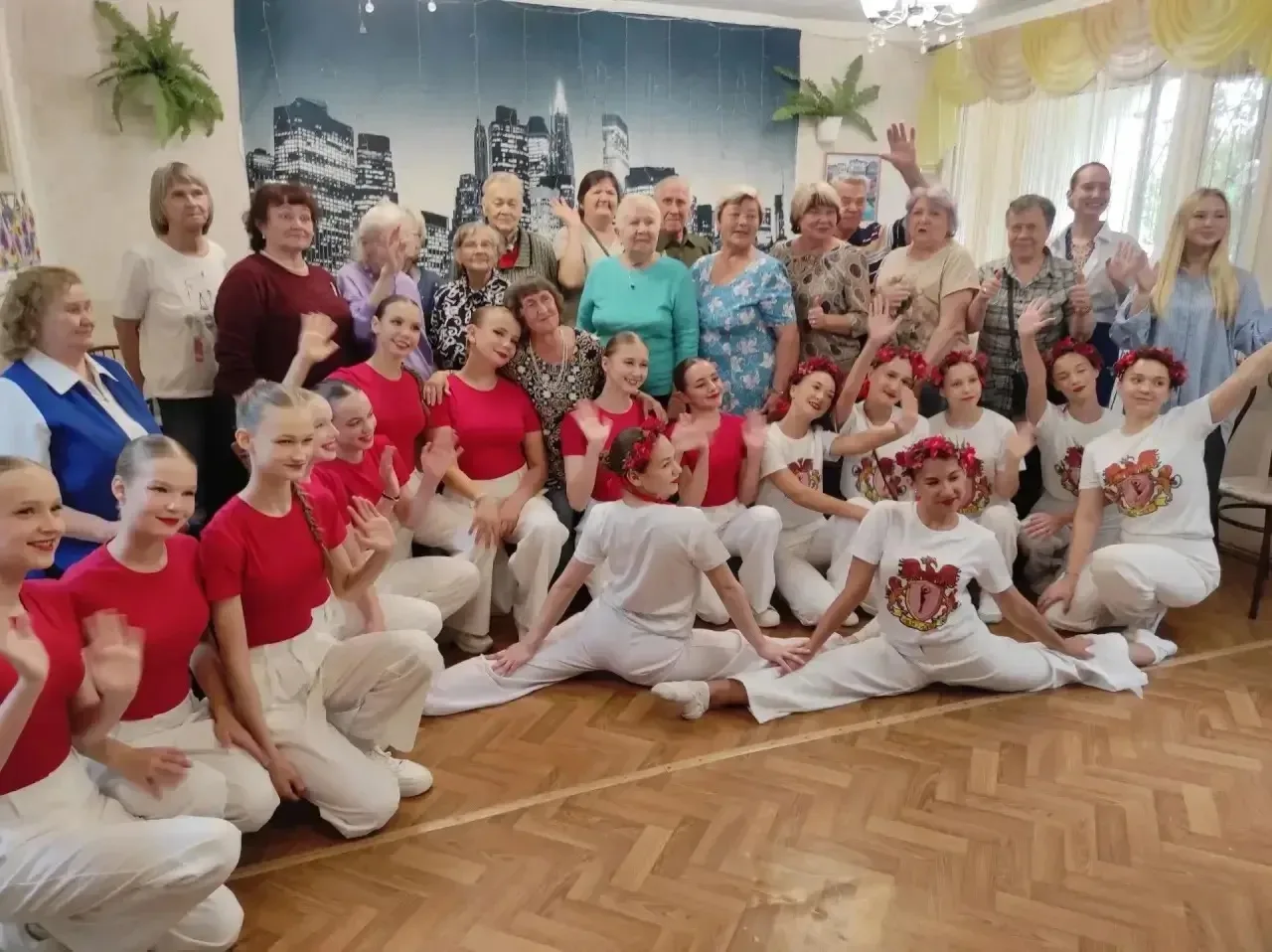 🎶 В преддверии Дня пенсионера Свердловской области в отделении дневного пребывания пож...