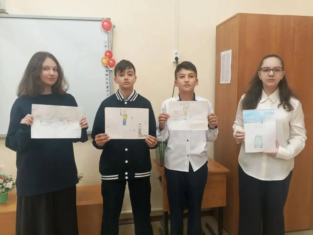 В рамках Месячника безопасности в 1 корпусе организована выставка рисунков по ПДД «Рису...