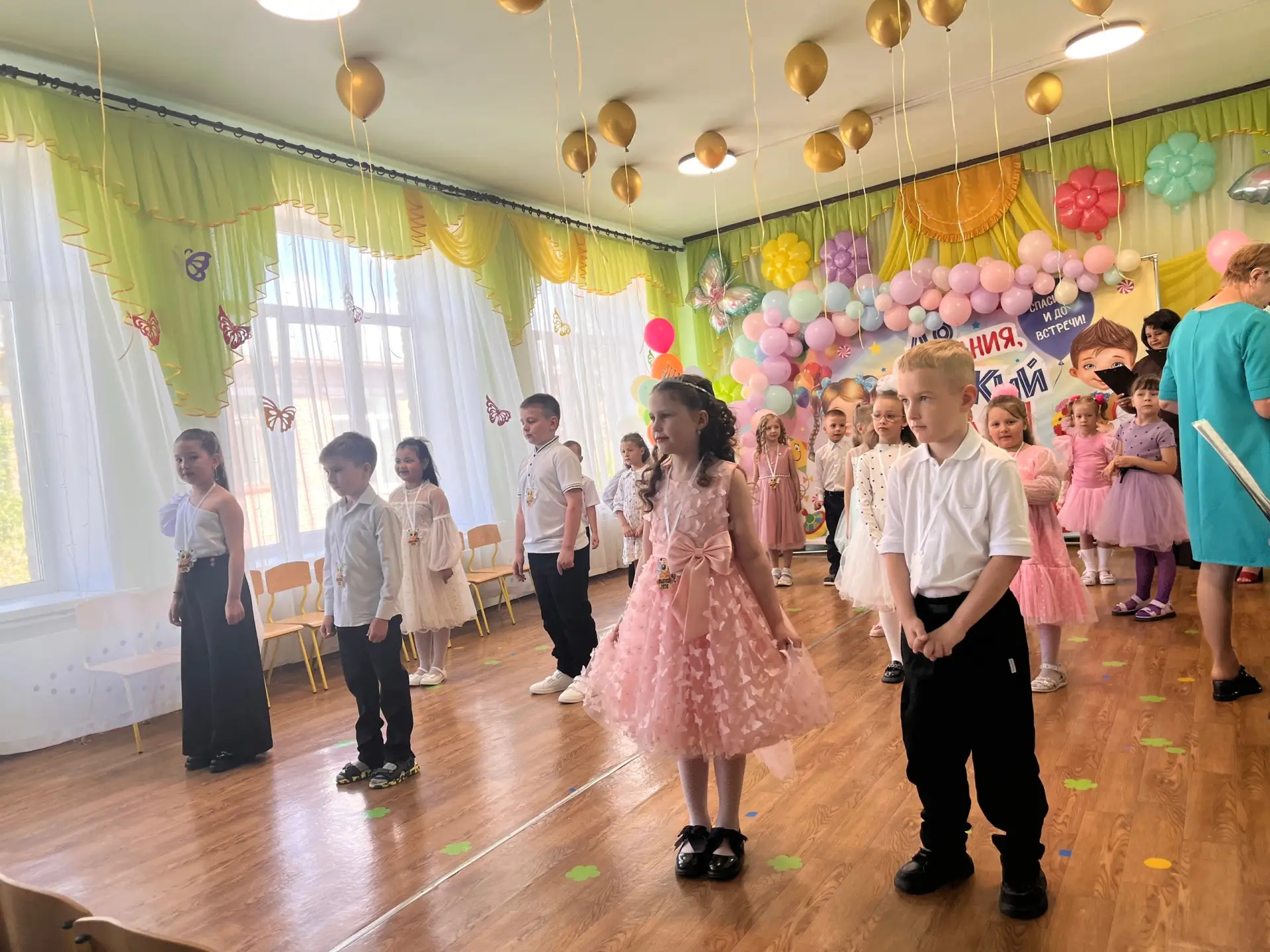 В нашем детском саду состоялся настоящий праздник — выпускной в группе "Семицветик". «В...
