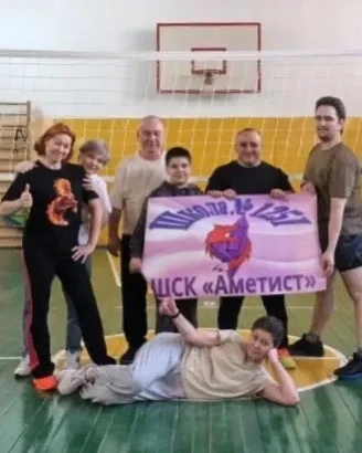 ВОЛЕЙБОЛ НА КАНИКУЛАХ🏐  🤾 Сегодня в нашей школе состоялся турнир по волейболу среди педагогов и роди