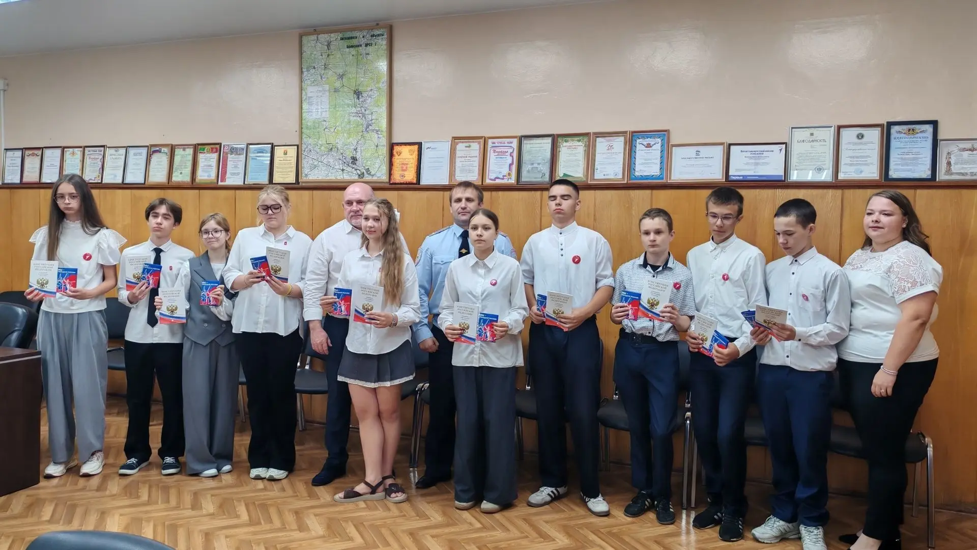 🇷🇺 26 июня в рамках проекта "Мы - граждане России!" в торжественной обстановке учащим...
