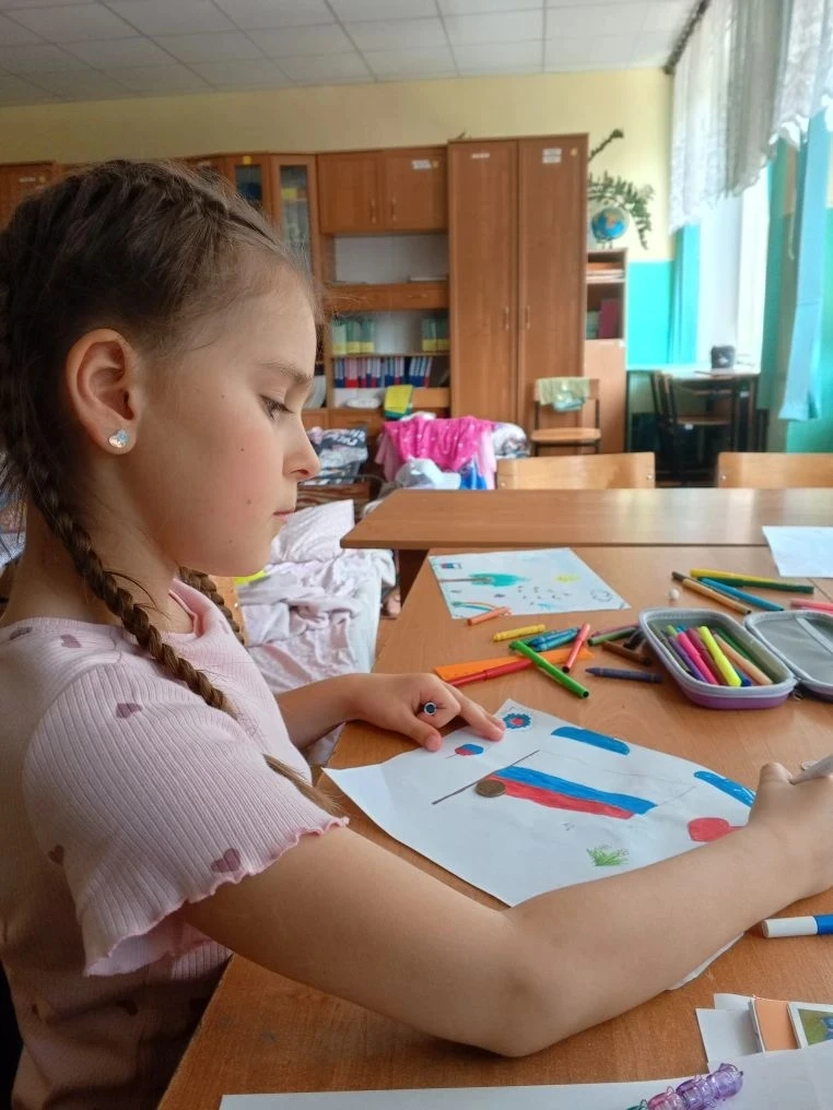 🇷🇺 День России в красках детства! 🎨

💫 В честь главного праздника страны мы взяли в руки кисти и