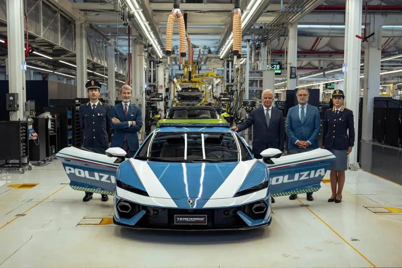 👮 🖤 В автопарке итальянской полиции пополнение – Lamborghini Temerario на 907 сил и с...