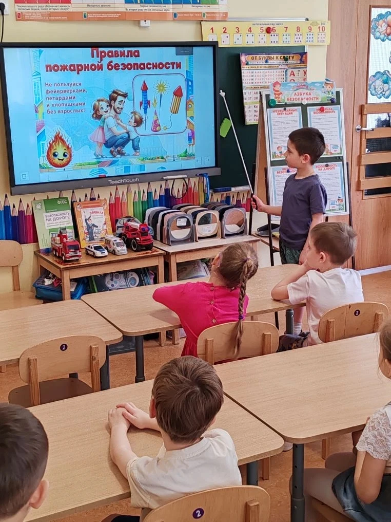 В рамках проекта Предшкола- стандарт детского сада на тематической неделе " Мир без опасностей " в  