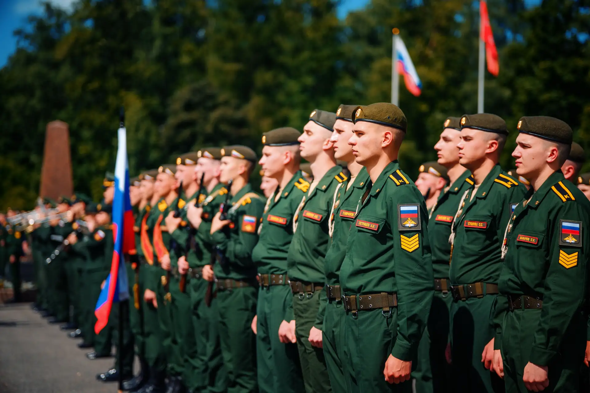 Торжественно-траурная церемония и возложение цветов на Богословском кладбище🇷🇺💐

🗓Сегодня, 22 ию