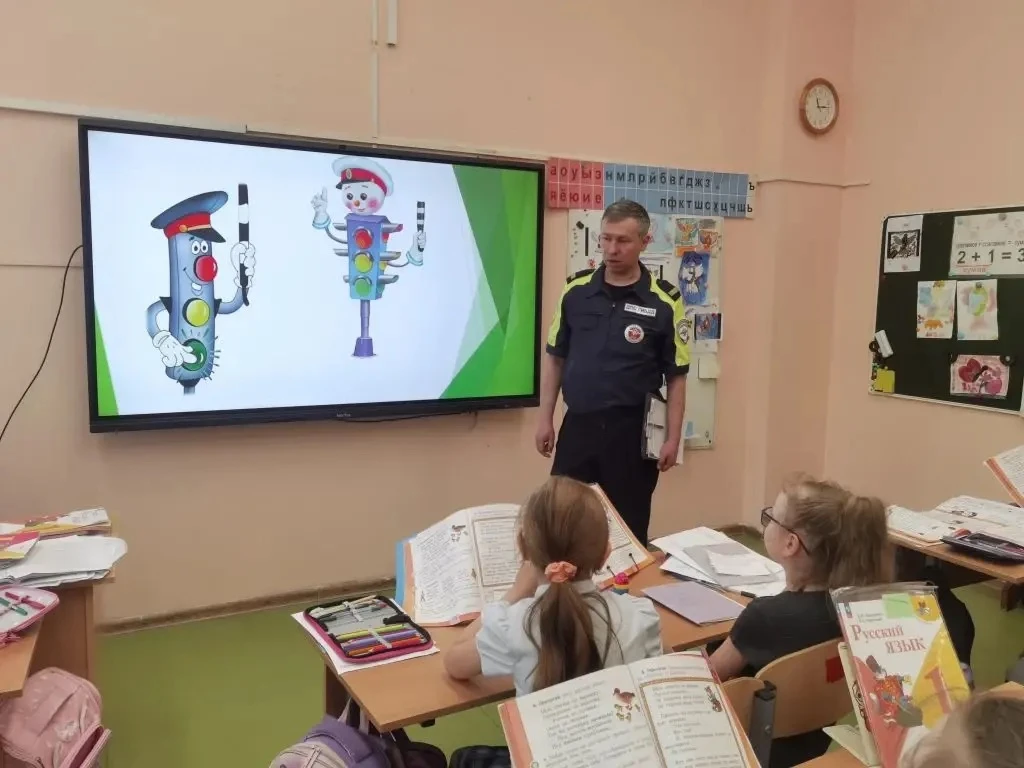 🛣️БЕЗОПАСНОСТЬ ДВИЖЕНИЯ   👮Сегодня  инспектор ДПС лейтенант полиции Макушин Андрей Викторович провел