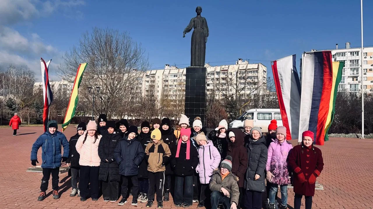 Ученики 3Г класса совместно с классным руководителем Голуб Ю.В. с большим уважением и гордостью учас