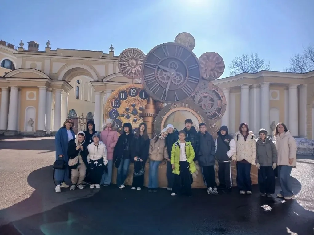 **Заметки путешественников**  Мы продолжаем делиться новостями из Санкт-Петербурга! Лицеисты с увлеч