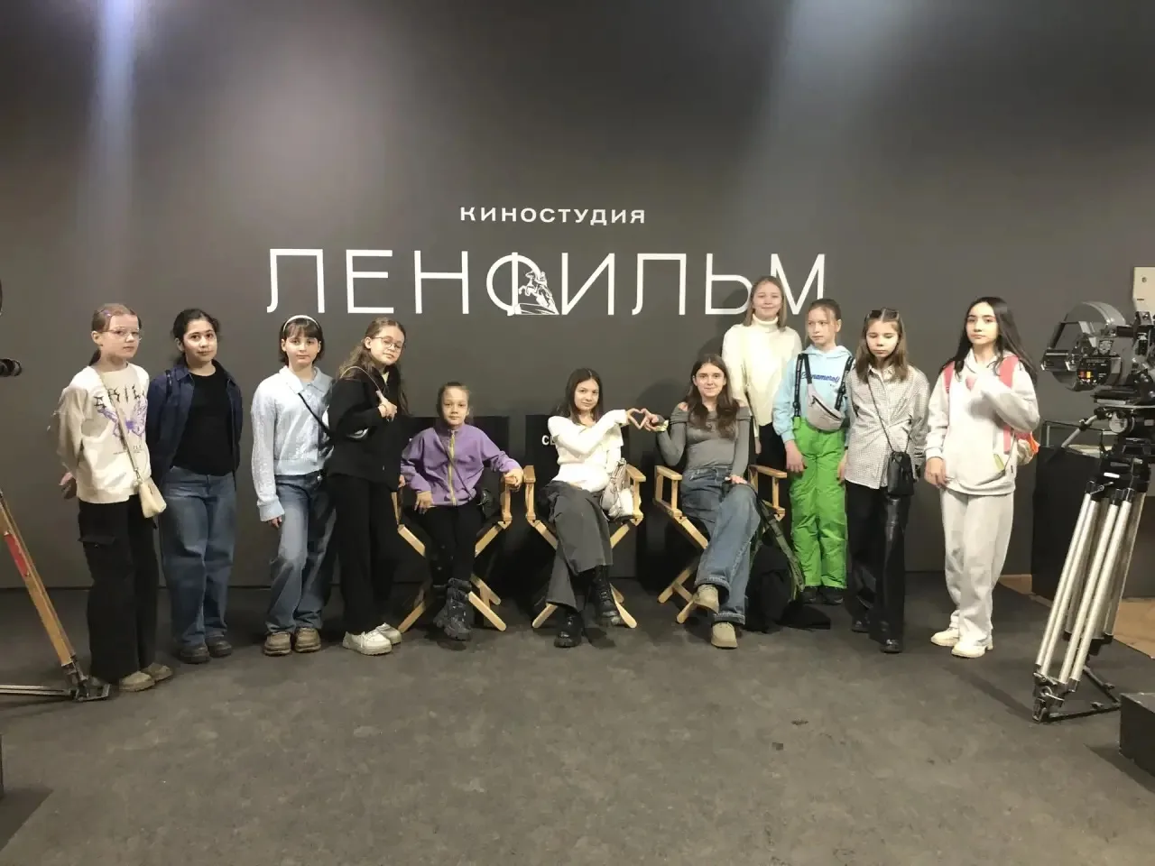 Продолжаем музейные приключения! 💫  5 «А» на легендарном «Ленфильме»!  В рамках Единого музейного дн