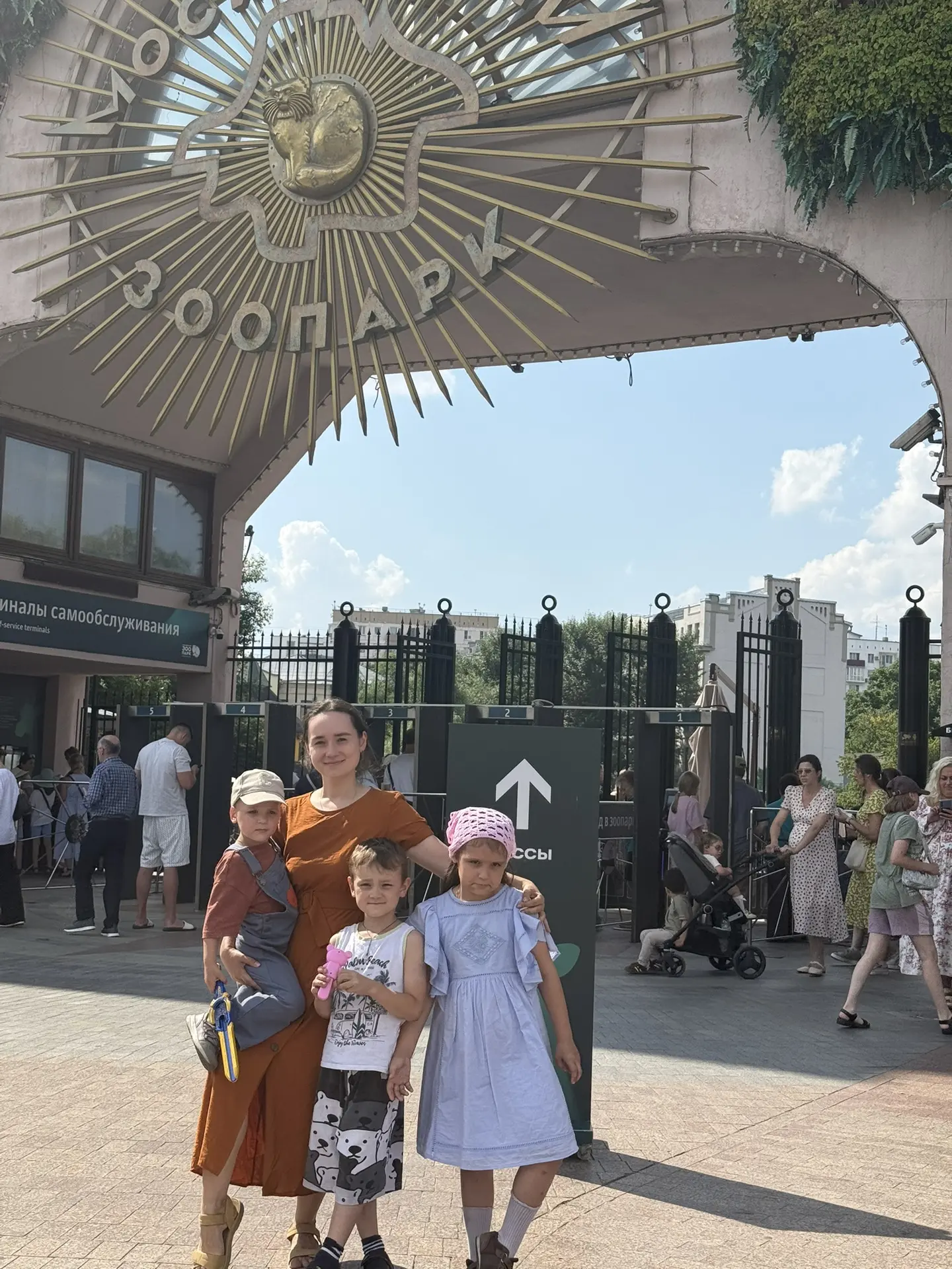 Вчера были в нашем московском зоопарке. Очень любим его. Дети устали, поэтому не успели посмотреть н