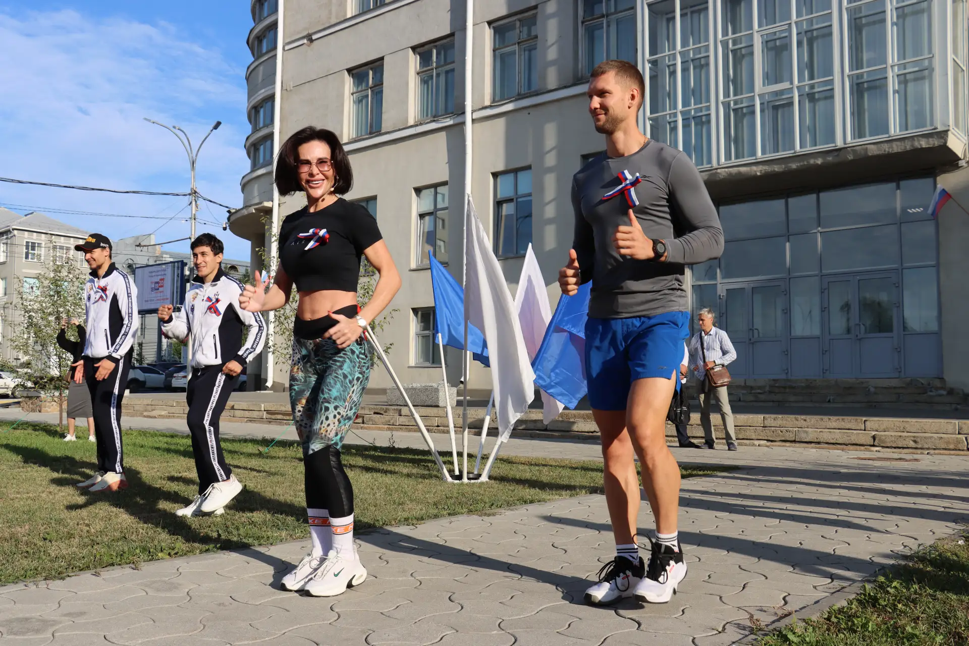 🤸🏻‍♀️ Рабочее утро пятницы дружно, спортивно, энергично – на позитиве!