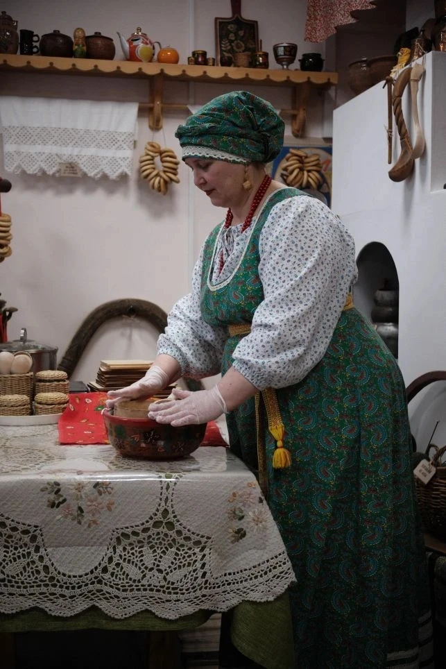 Ученики 1 «А» и 1 «Б» классов совершили увлекательное путешествие в город Валдай, где познакомились 