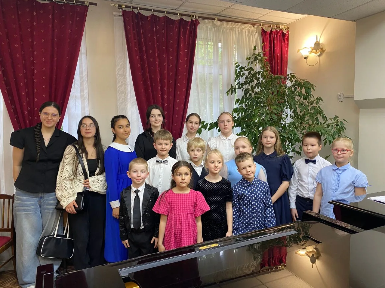 Ещё один концерт для родителей прошел в классе Ольги Анатольевны Халиковой. Выступили в...
