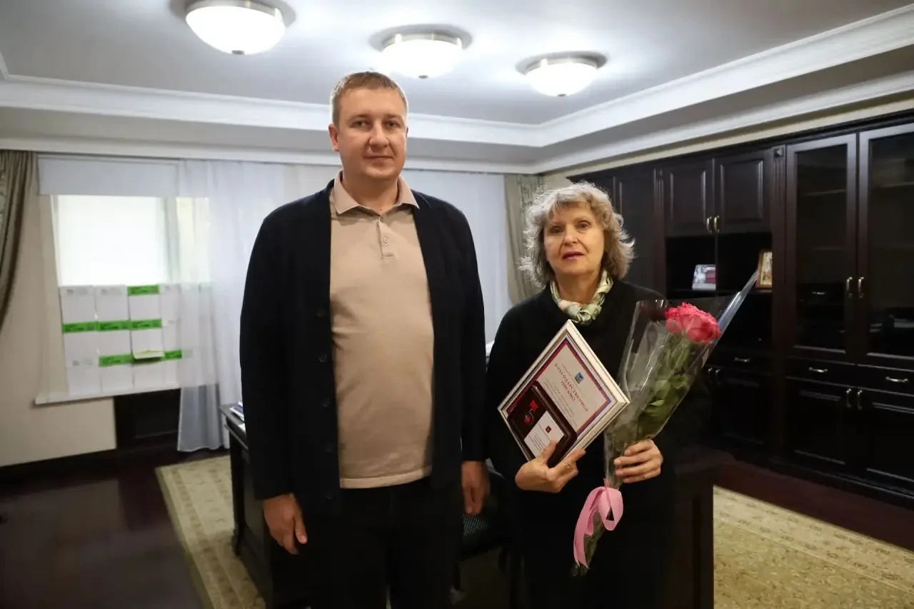 Встретился с местной писательницей Ириной Пичугиной-Дубовик, которую многие знают по кн...