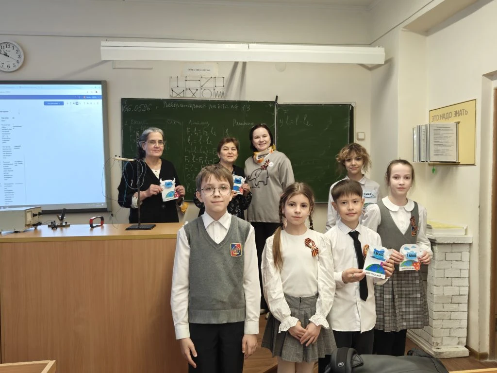 Праздник Весны и Труда: открытки для наших педагогов В преддверии 1 мая в нашей школе прошёл творчес