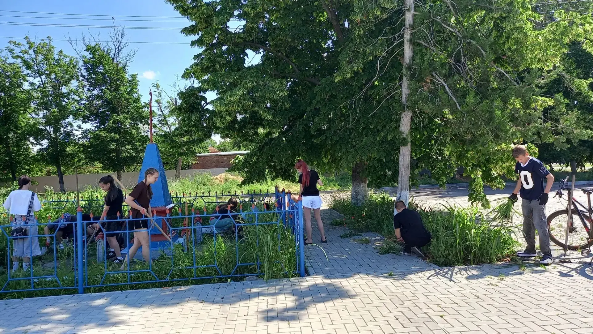 Наши восьмиклассники из 8А доказали, что каникулы — это время не только для отдыха! Лет...