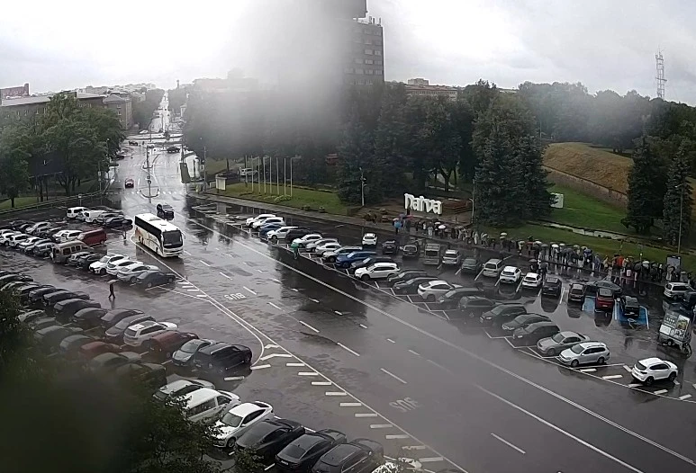 Камера - очередь из Нарвы (Эстония) в Россию https://balticlivecam.com/ru/cameras/eston...