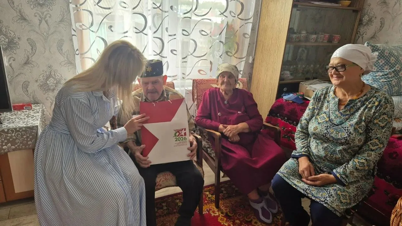 Сегодня свой день рождения отмечает получатель социальных услуг, труженик тыла Ахметгараев Галимзян 