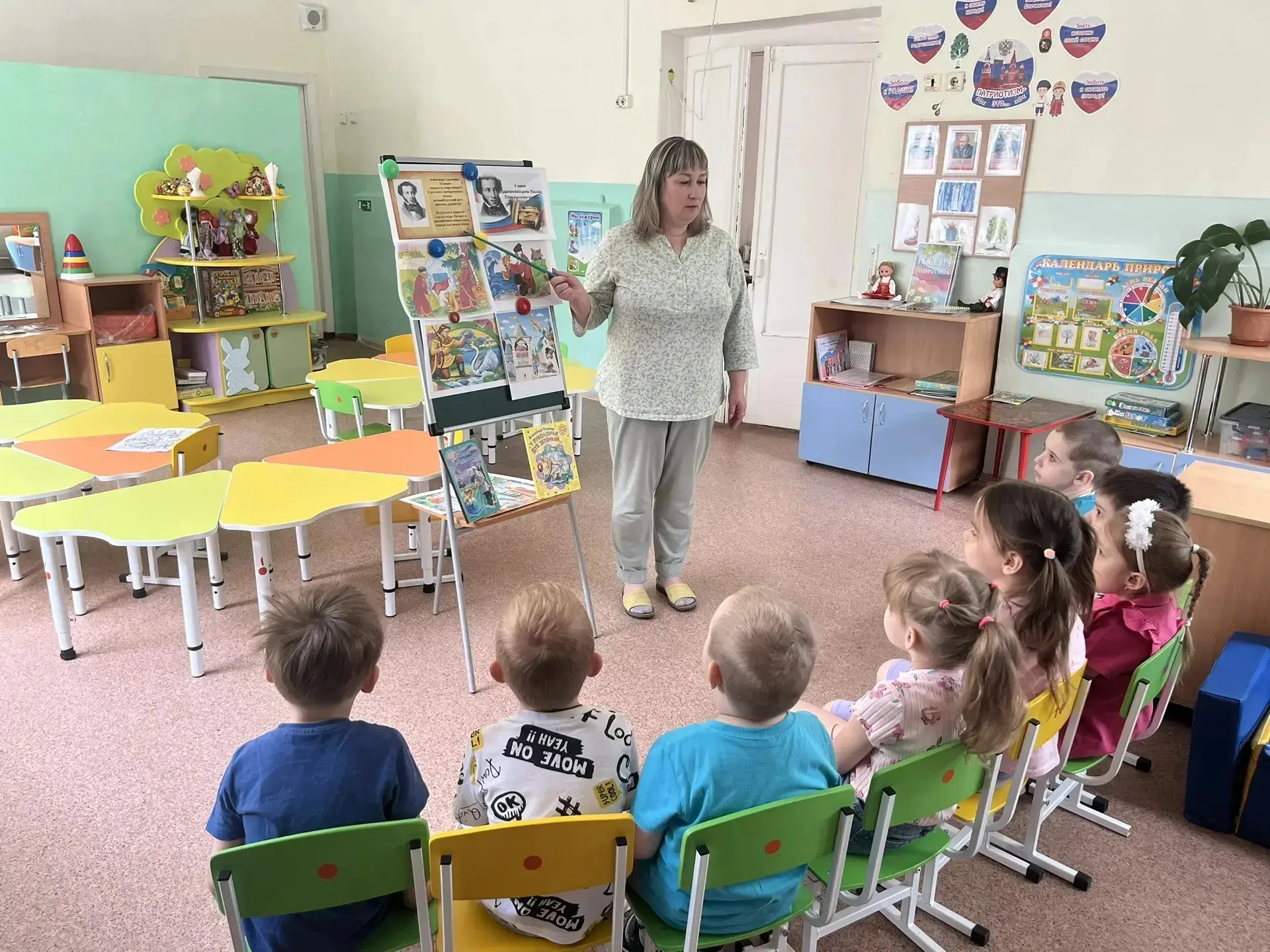 Сегодня в детском саду говорили о великом русском поэте А. С. Пушкине. Ребята вспомнили сказки велик