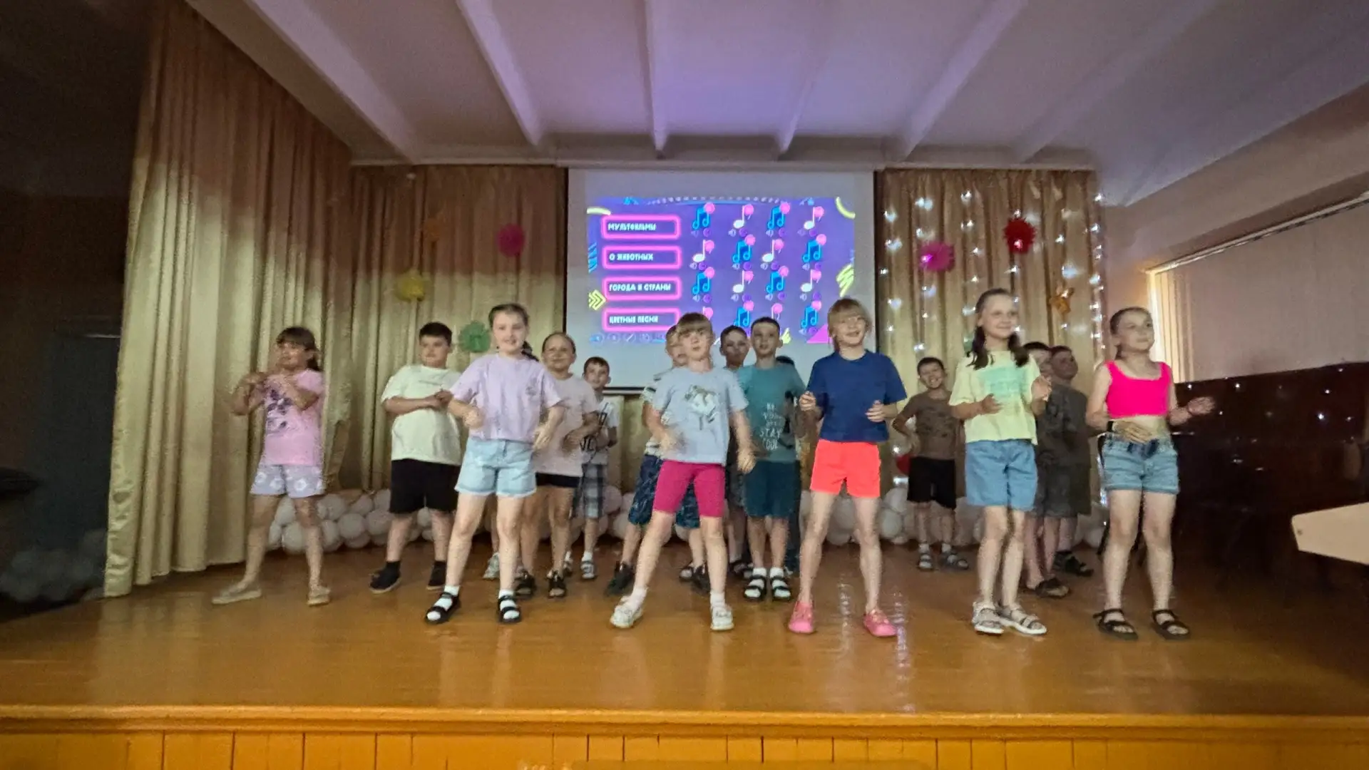 🎉 Яркий старт лагерной смены: концерт открытия и спортивная игра!

Второй день нашего пришкольного 