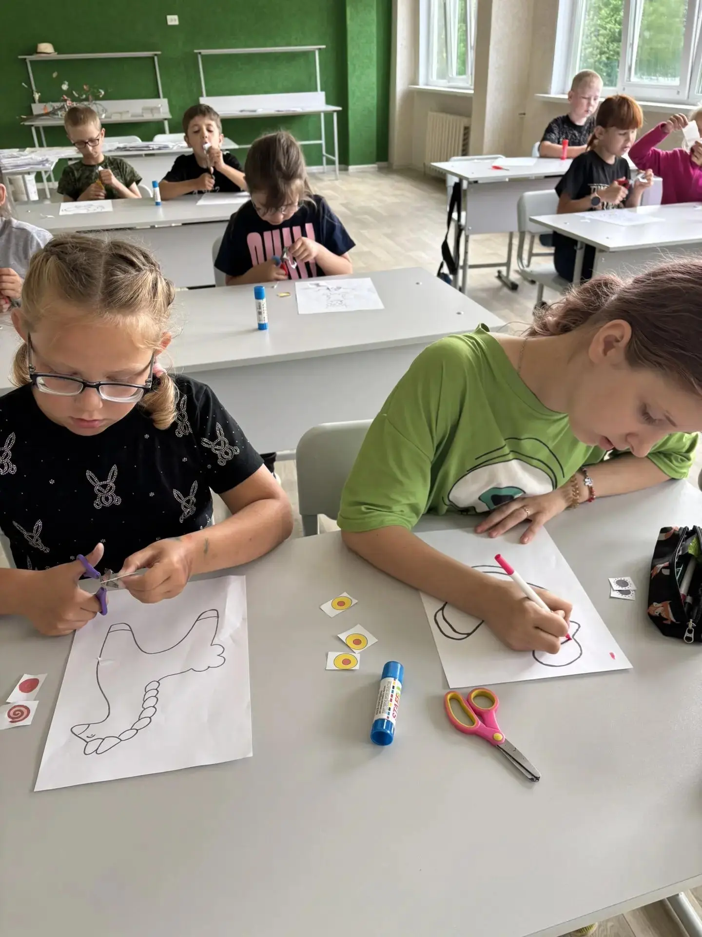 🎨🧩 Сегодня в пришкольном лагере "Бригантина" царила атмосфера творчества и русского колорита! Ребя