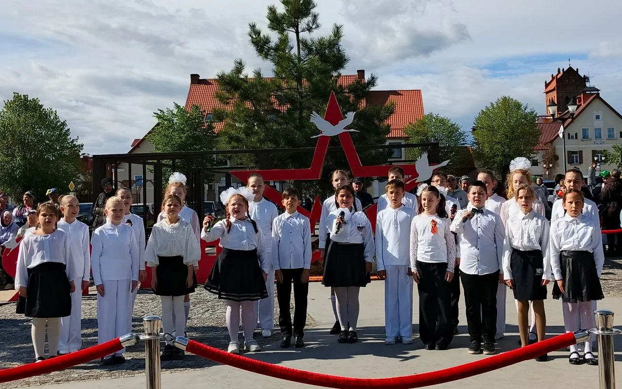 🎗️9 мая, в День Победы, на праздничном концерте состоялось трогательное выступление мл...