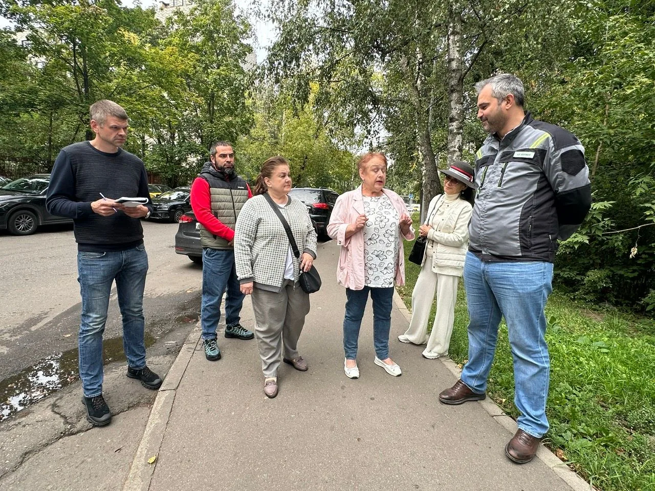 Сегодня глава управы района Чертаново Северное Аслан Бердиев провел еженедельный обход ...