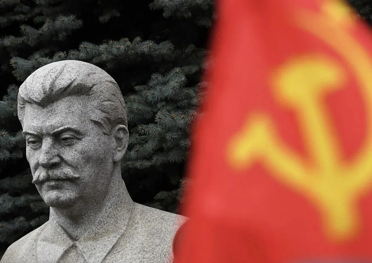 Почти 80% опрошенных проголосовали за установку памятника Иосифу Сталину в Парке Победы в Абакане. О