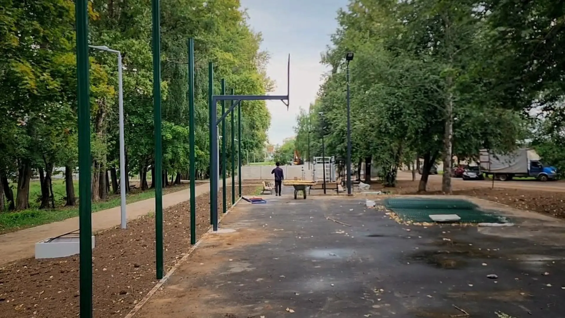 В Бронницах продолжают обустраивать новый сквер на Автодорожном проезде.
