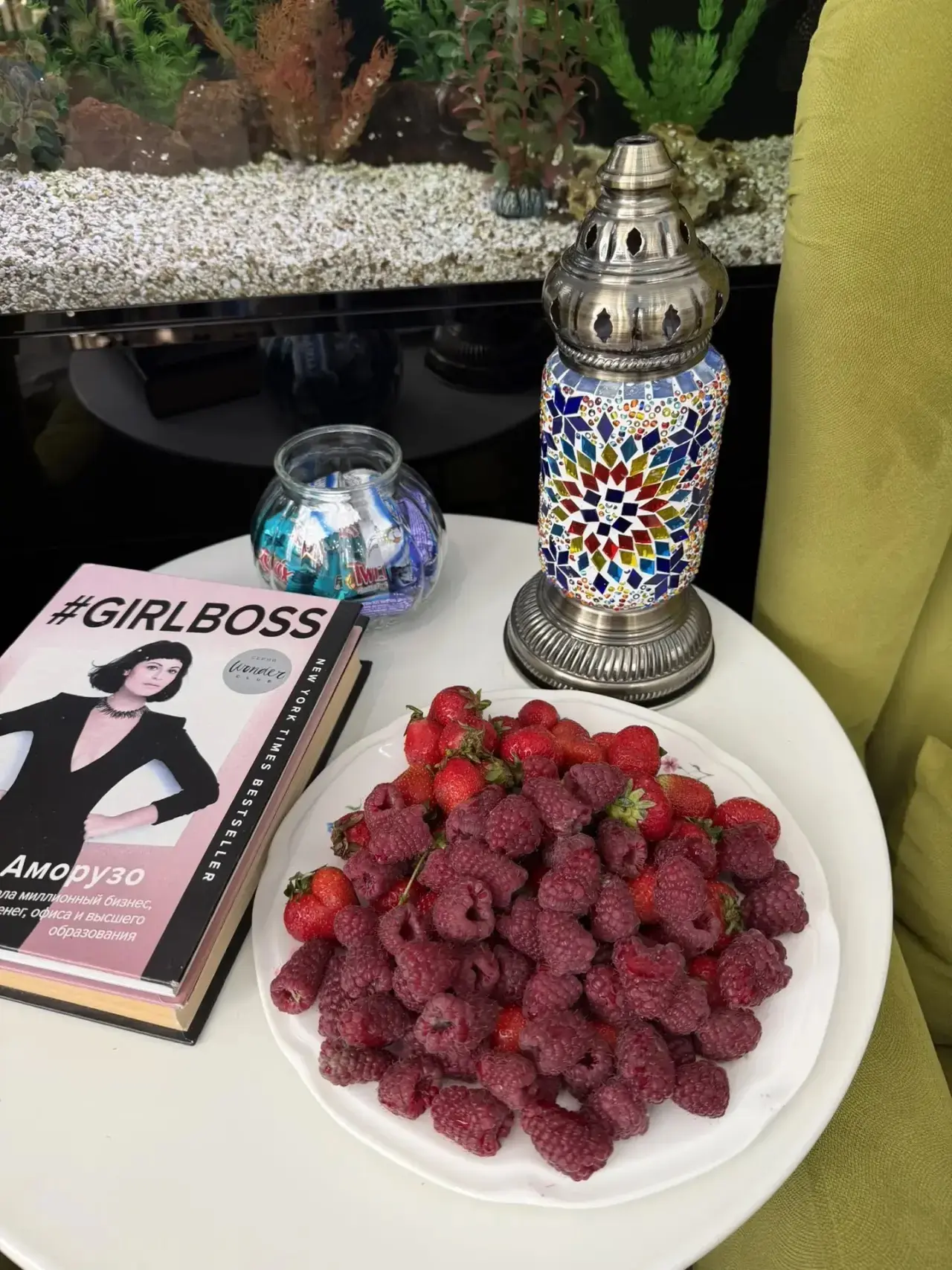 Лето - пора сочных и вкусных ягод! 🍓
С радостью ждём вас в гости на примерку💕Пока вы выбираете обн