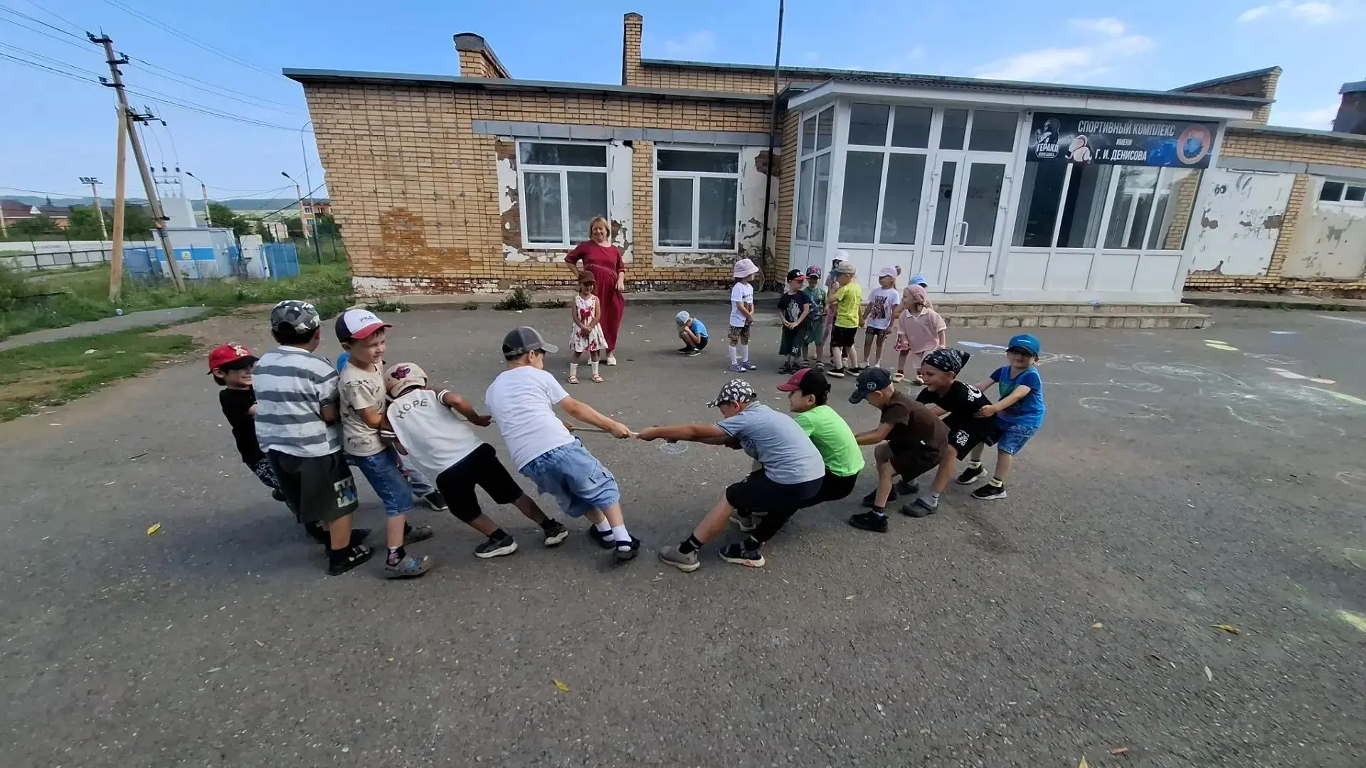 Ко дню физкультурника наши ребята  совместно с СДК    провели спортивную программу «Спо...