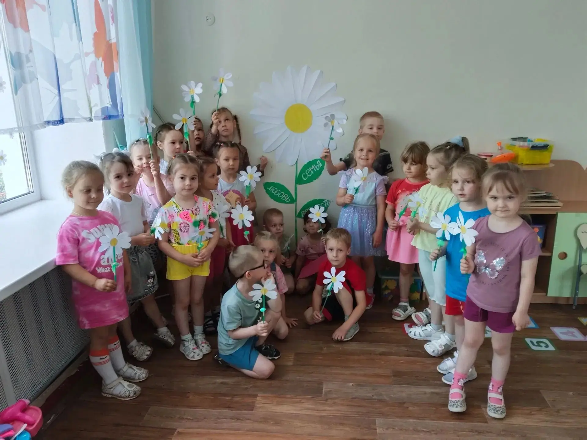 ❤️ Нашим дорогим семьям посвящается... 

🌼В прекрасный летний день июля,
Когда теплом согреты дни,
