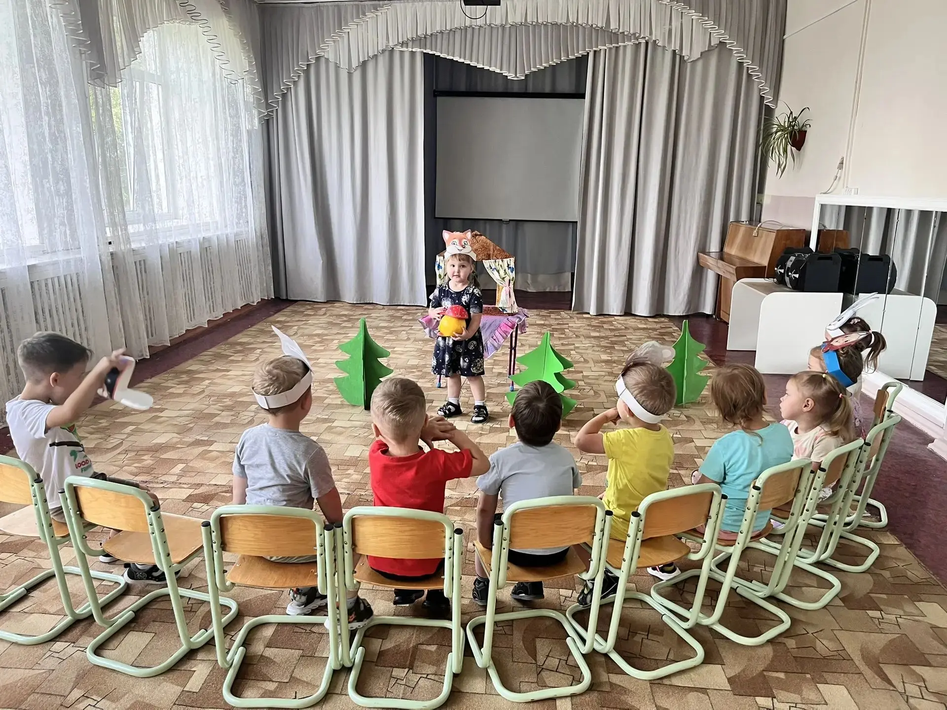 📌В гостях у сказки! 

👉Наши малыши из 2-й младшей группы превратились в настоящих актёров и подари