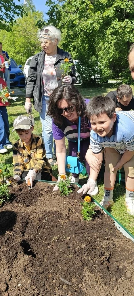 🌸 Прекрасный подарок на конец учебного года сделали ребята из 1Б под руководством Колв...