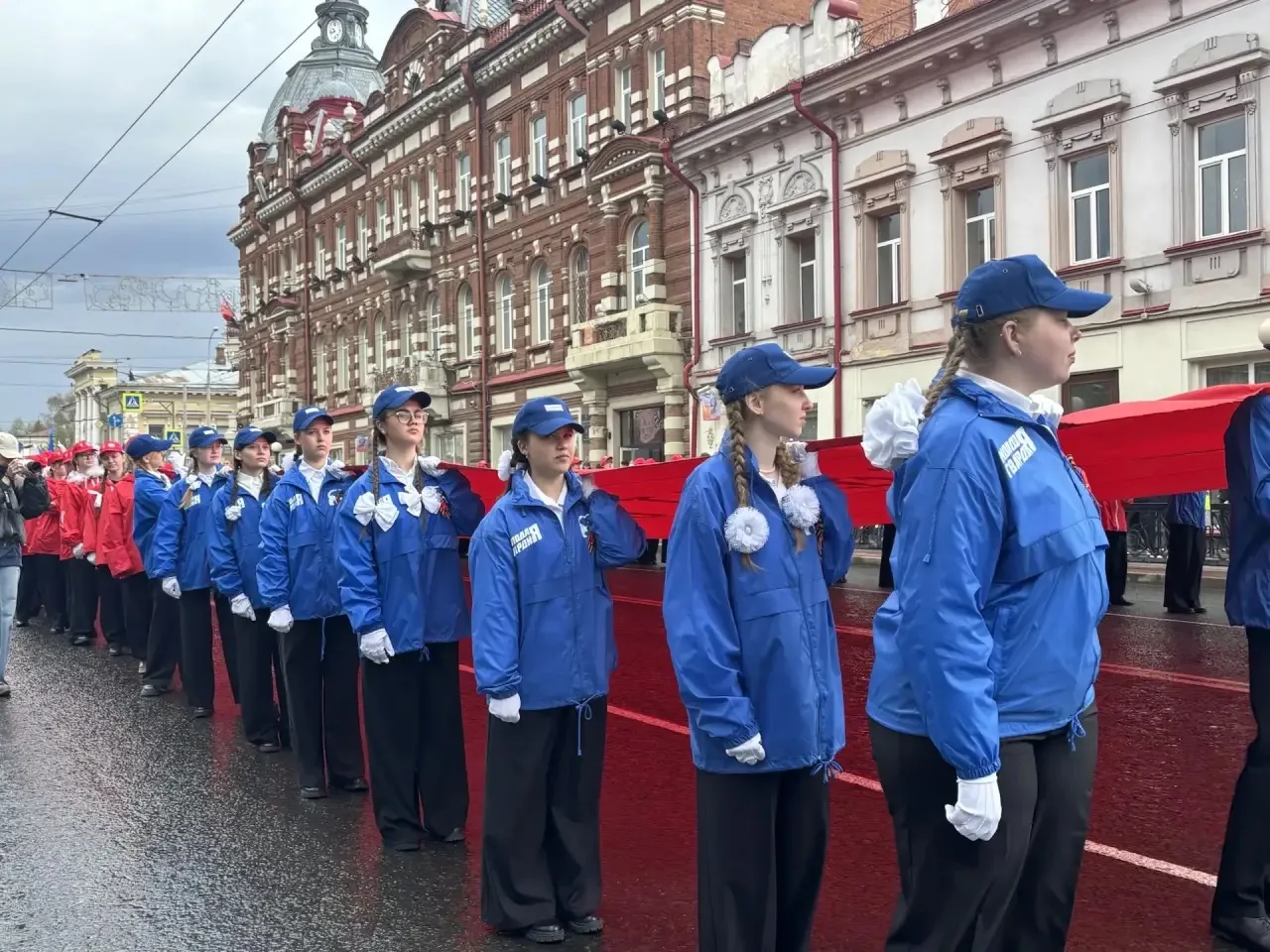 Знамя Победы — в руках молодого поколения  9 мая активисты «Молодой Гвардии» Томской области приняли