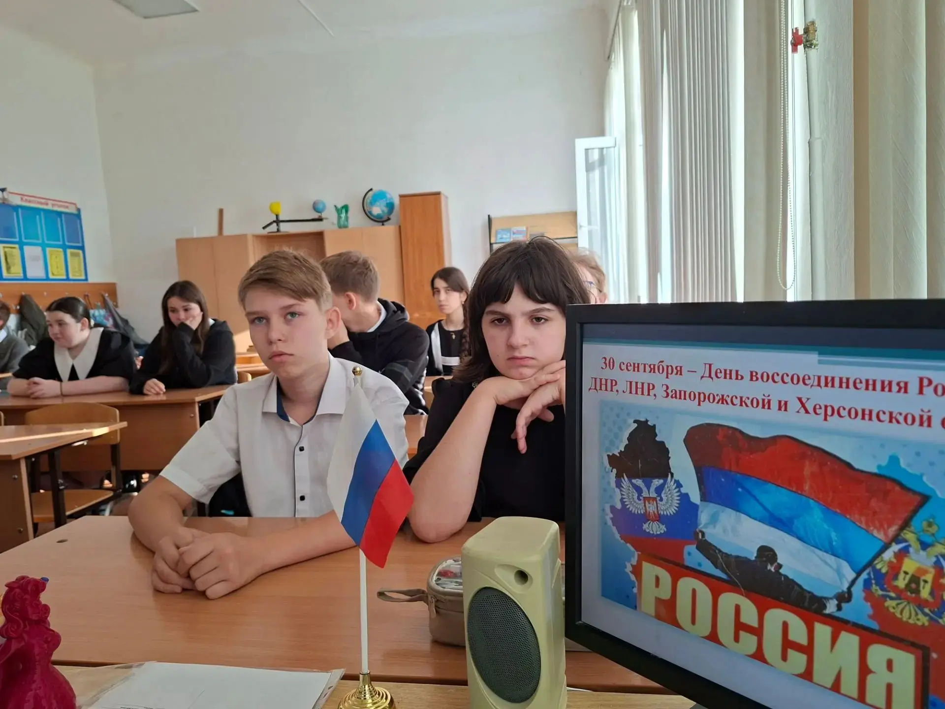 🇷🇺 «Под флагом России»: в нашей школе прошёл Час истории! 🇷🇺