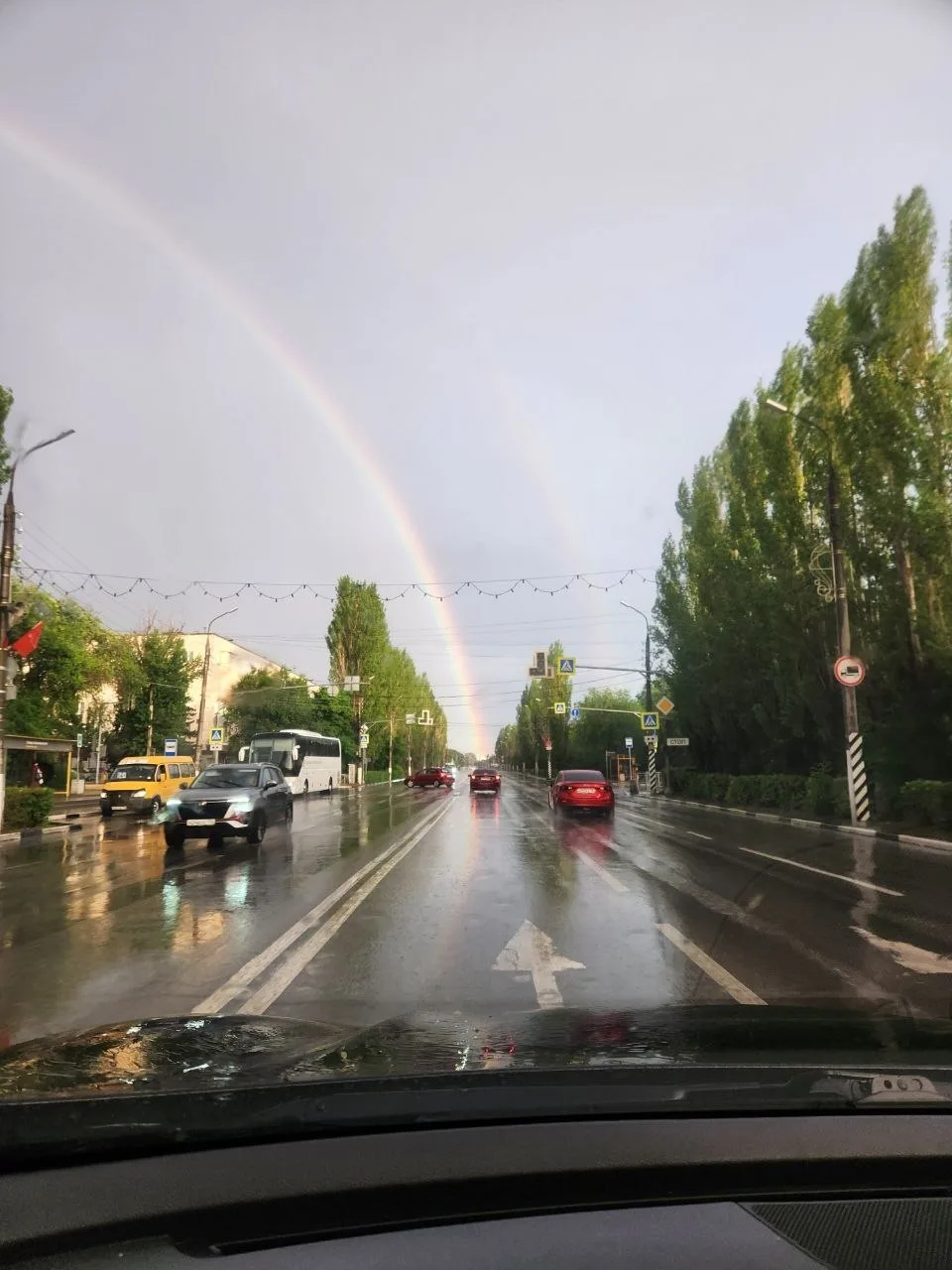 Подписчики шлют нам фото потрясающей радуги над Волжским. 

Волжская правда | Макс
Волжская правда |