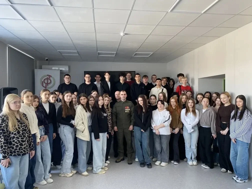 Урок мужества🎖️  Сегодня в ОУФТ прошел урок мужества. Гостями стали директор учебно-методического це