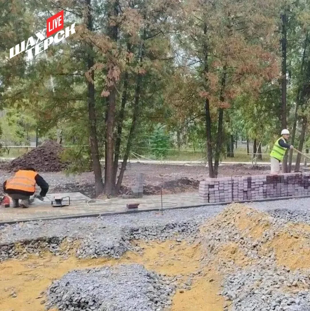 В Ждановке завершается благоустройство Аллеи памяти у памятника «Братская могила советс...