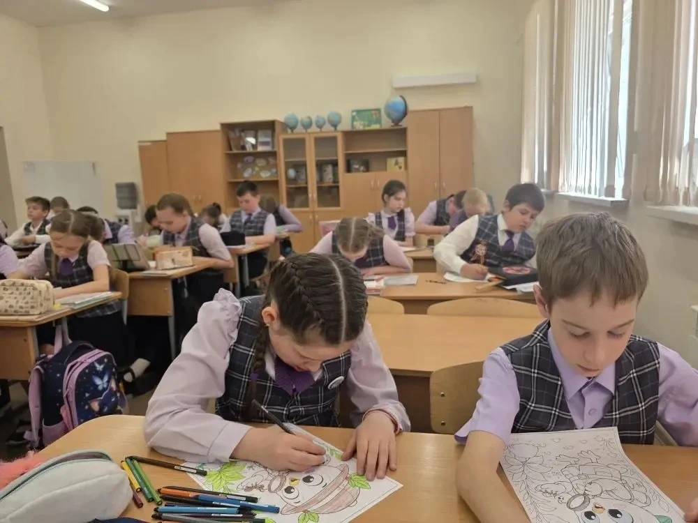 🐜 ДЕНЬ МУРАВЬЯ: 3 «В» КЛАСС ОТКРЫВАЕТ СЕКРЕТЫ ЛЕСНЫХ ТРУЖЕНИКОВ! 🌿✨  В рамках программы экологическо